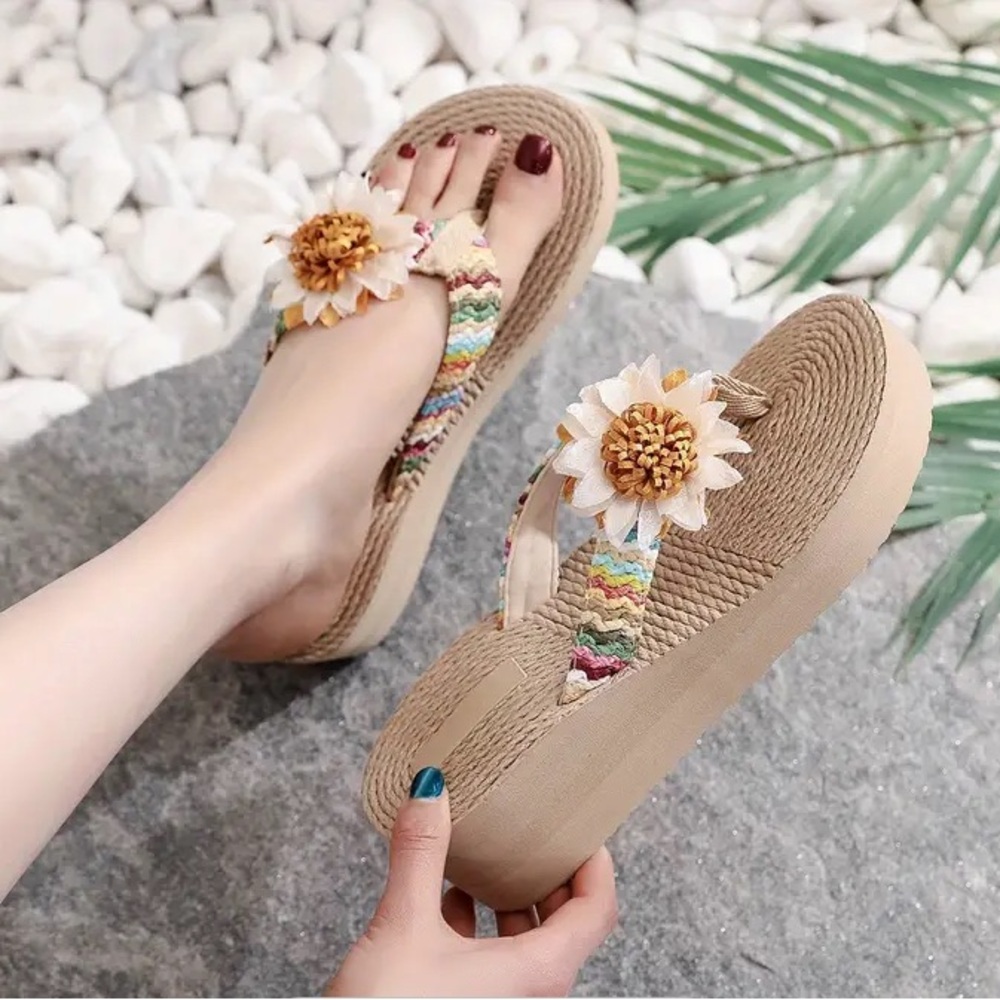 Multi Color Strap Tan‎ Sandal w Flower